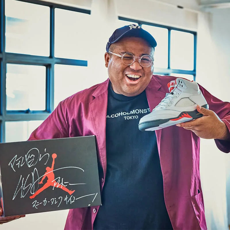 マテンロウ アントニーさん直筆サイン入りスニーカーを1名様にプレゼント!